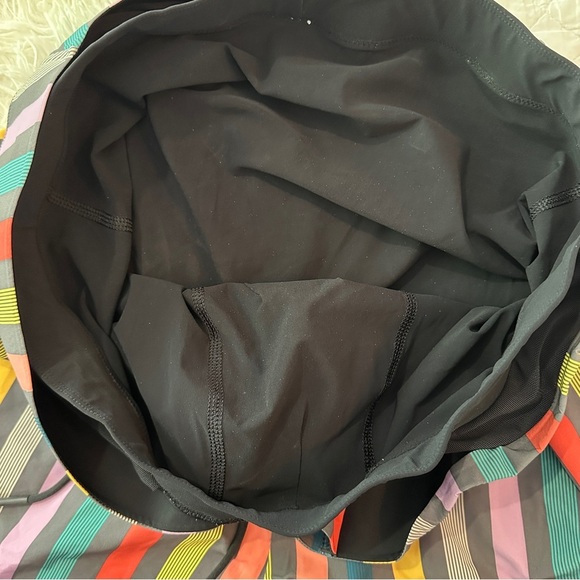 Lululemon Multicolor Stripe Hybrid Shorts Size 40 - Picture 12 of 16